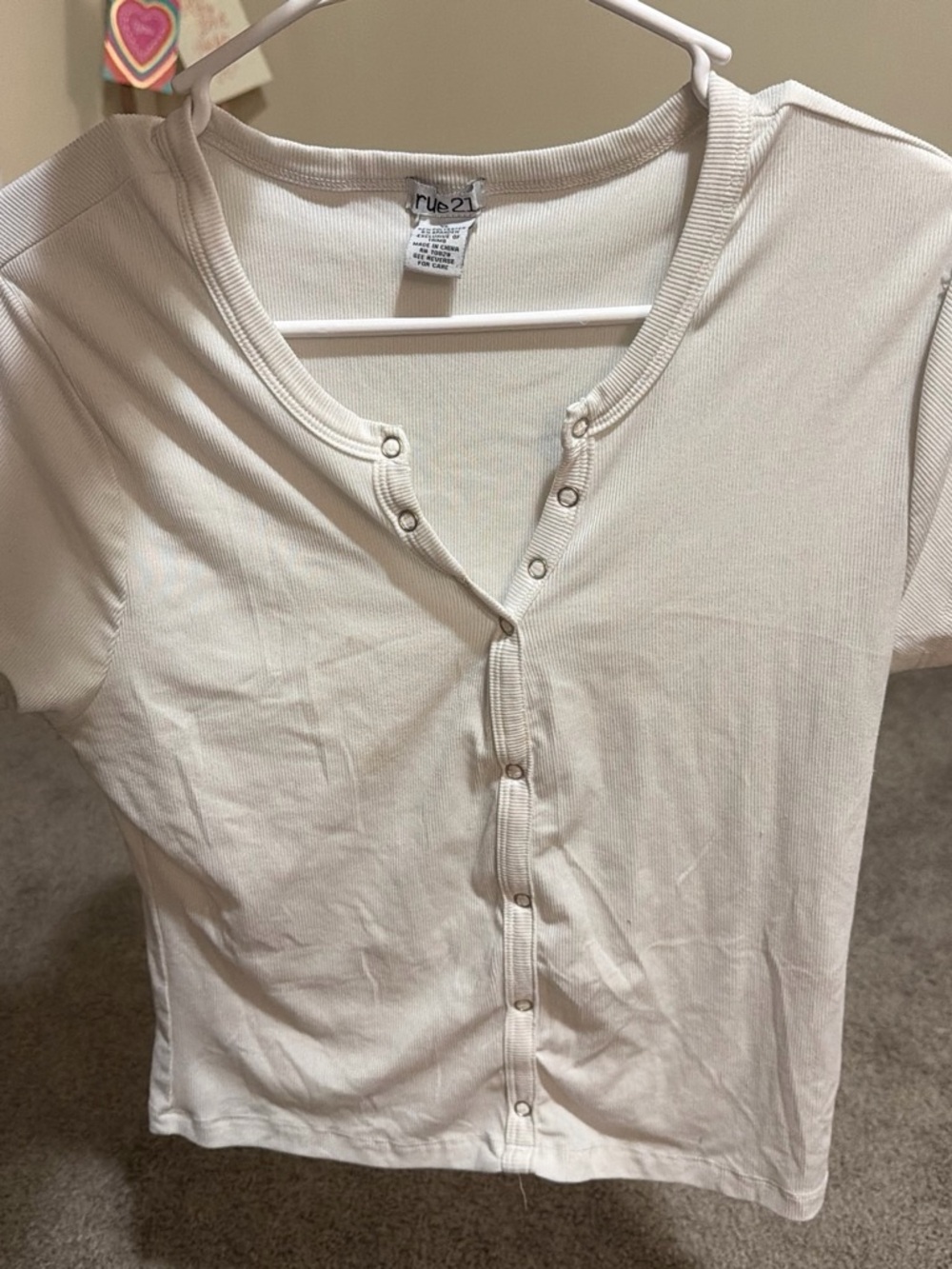 Rue21 Women's White Snap-Front Ribbed Tee